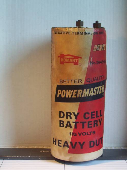 This is a 1920s "A" battery, marketed by Sears under the Homart name, same 1 1/2 volts as the Eveready, even better instructions on the battery sleeve.